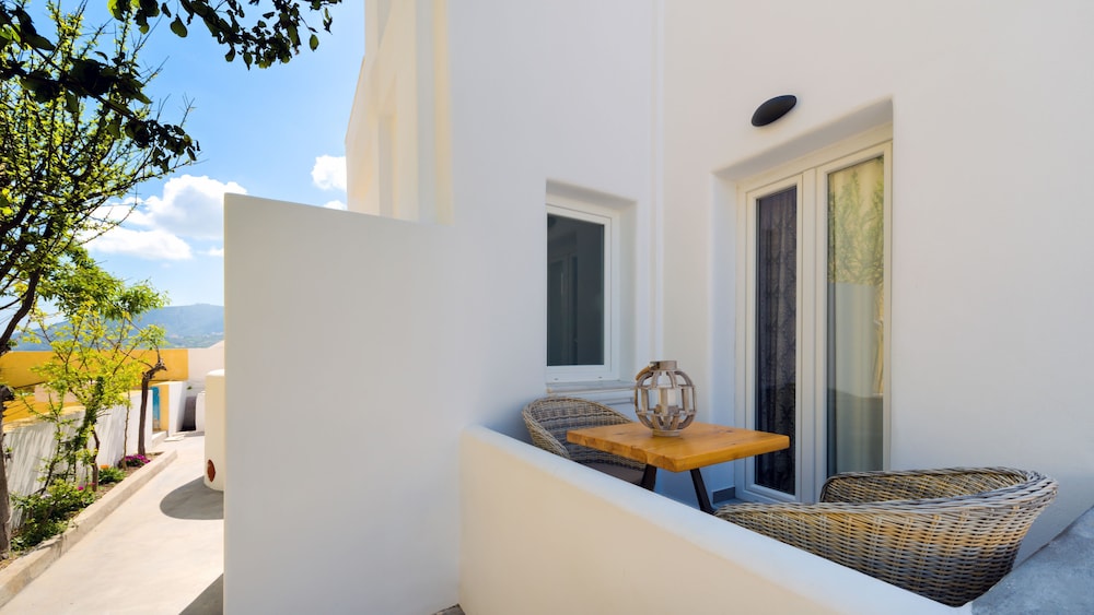 Emerald Collection Suites 30/44