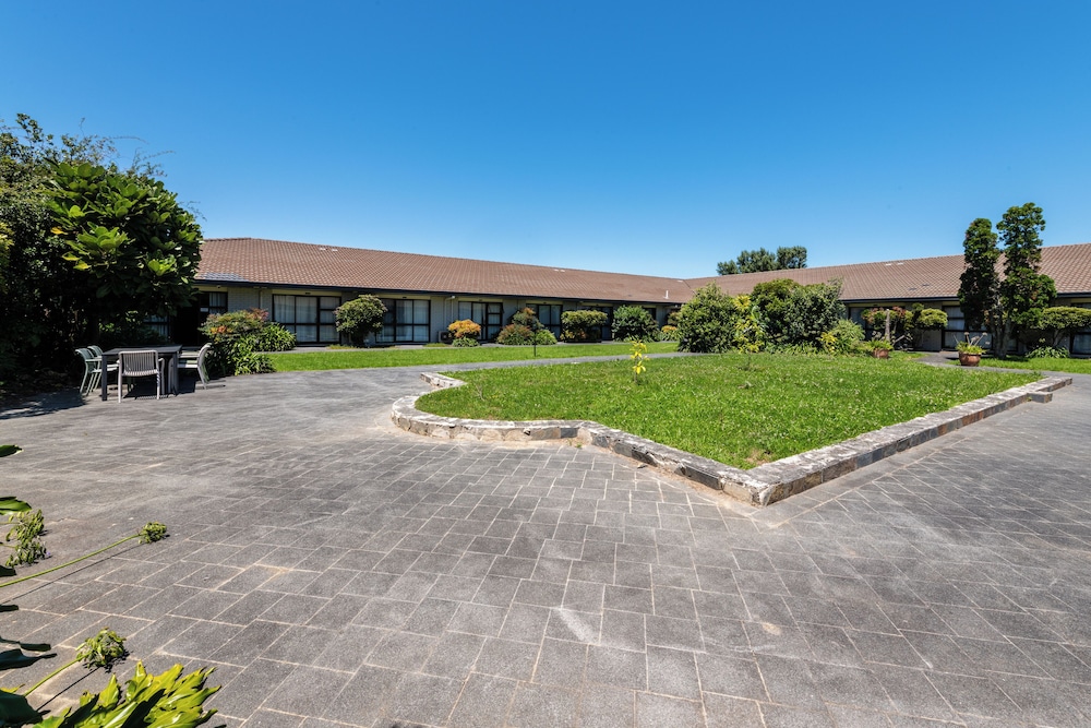 Garden Inn Airport 36/50