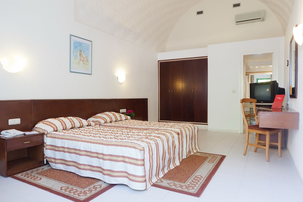 ROOM, SINGLE