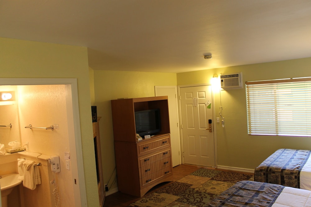 Big Pines Mountain House 31/67