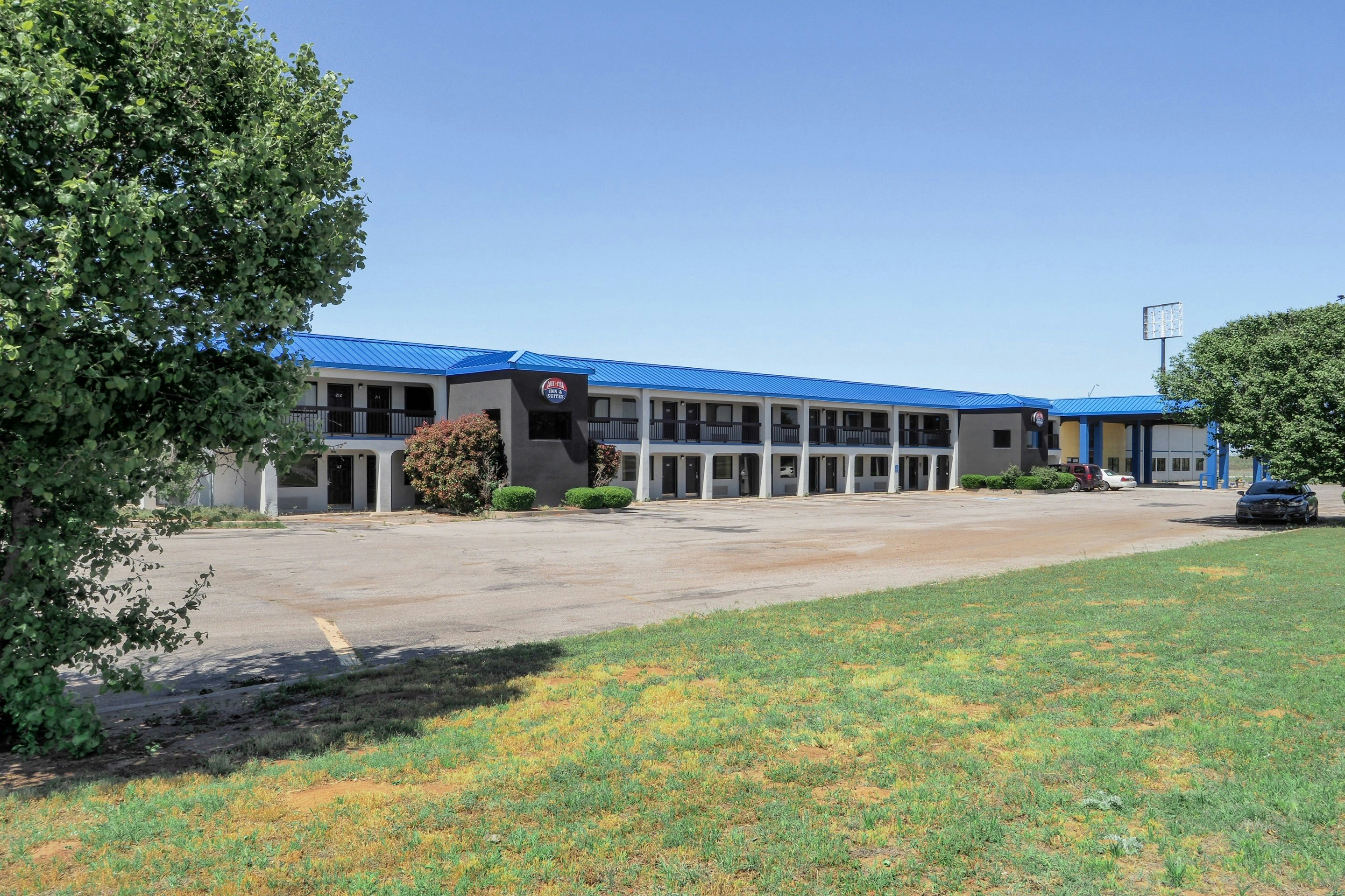 Lonestar Inn Suites, Erick OK Hwy 40 2/16