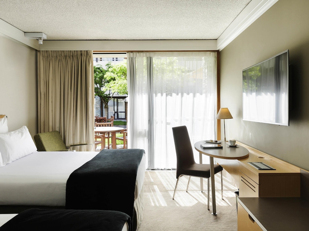 NOVOTEL QUEENSTOWN LAKESIDE 30/50