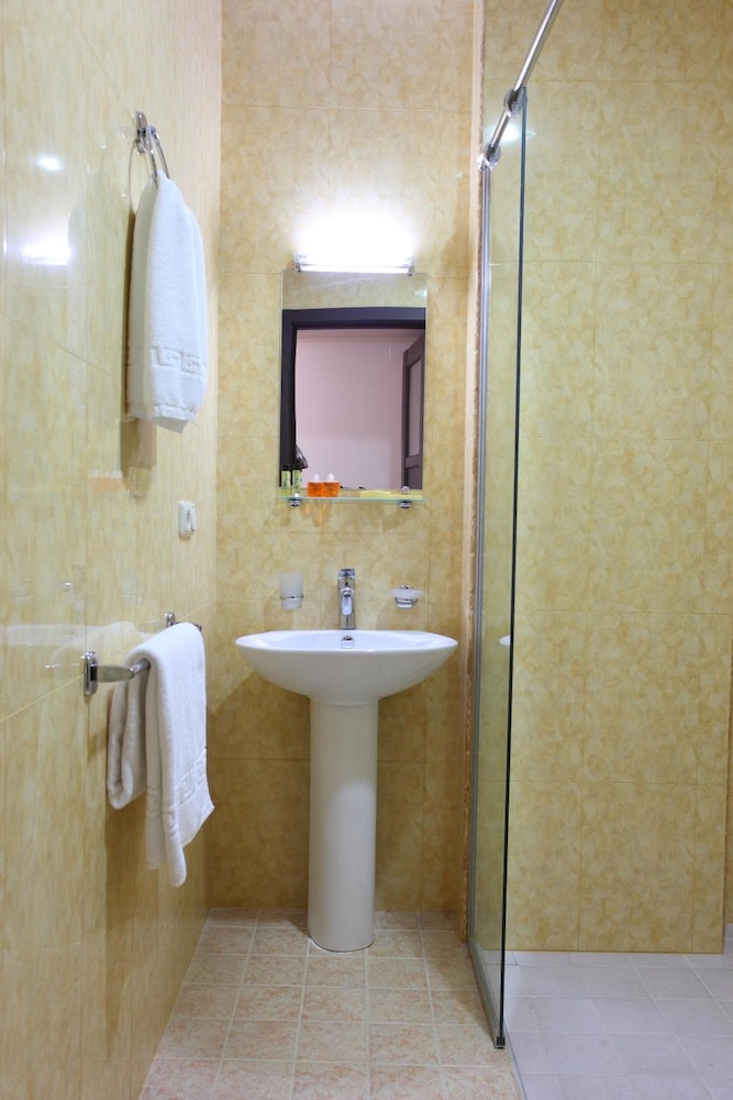 Cascade Hotel 23/46
