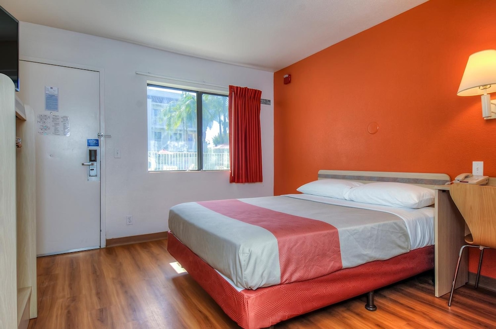 Motel6 Oceanside, CA 34/62