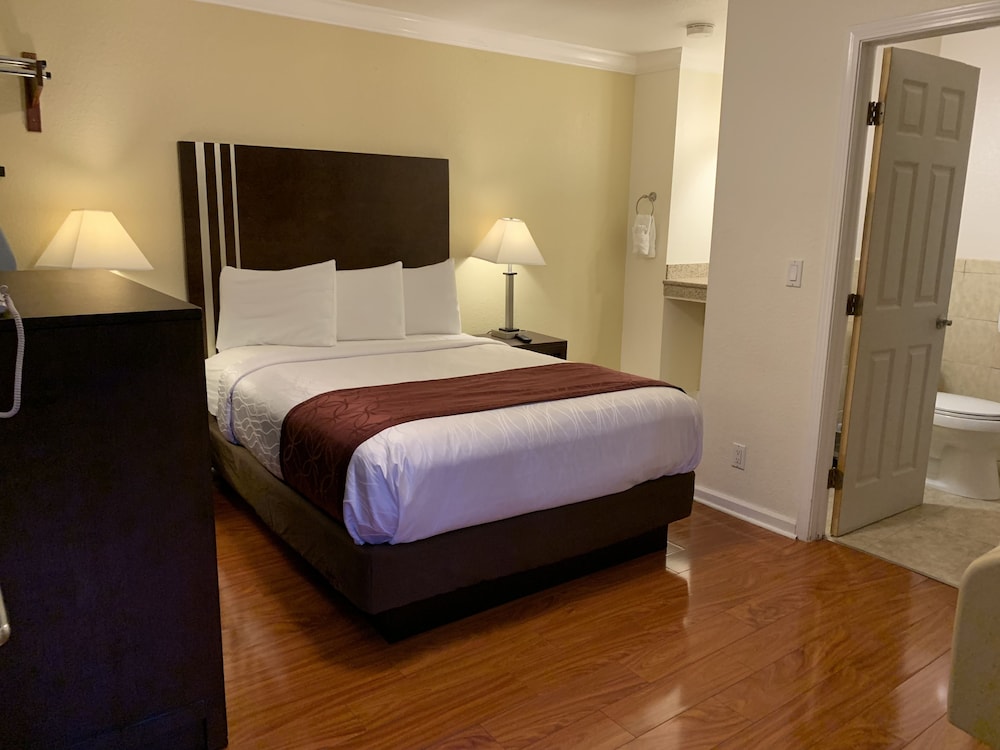 Lombard Plaza Motel 28/64