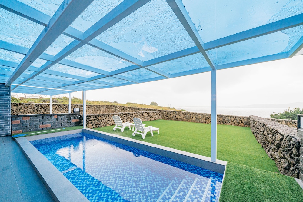 The cloud pool&spa [VR] 24/50