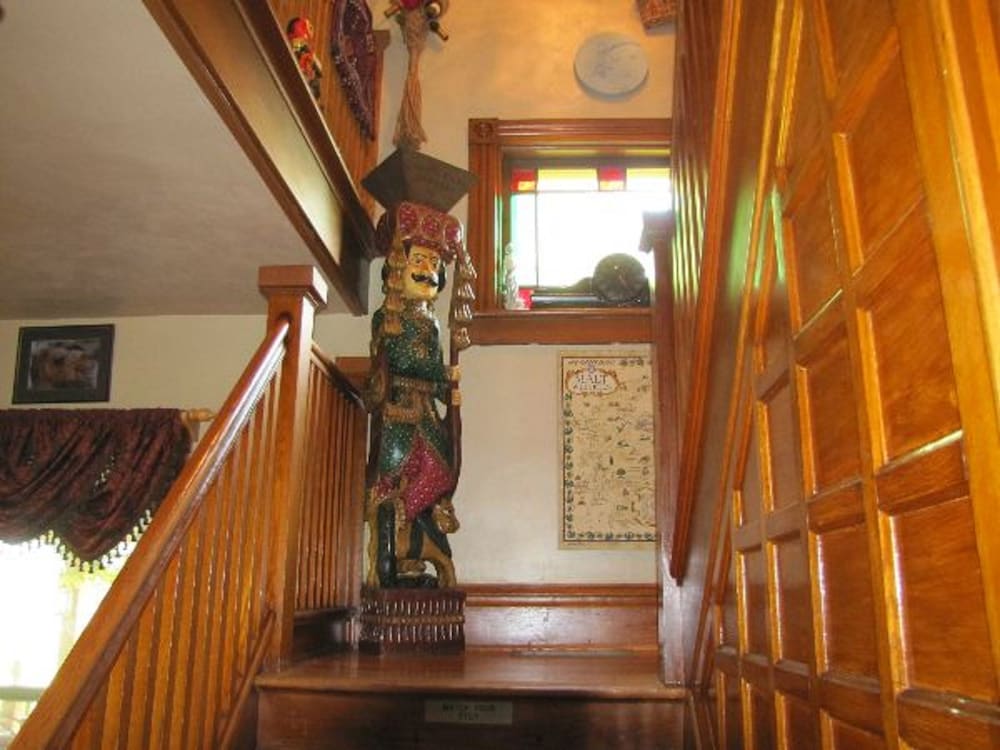 Oasis Bed and Breakfast 2/37