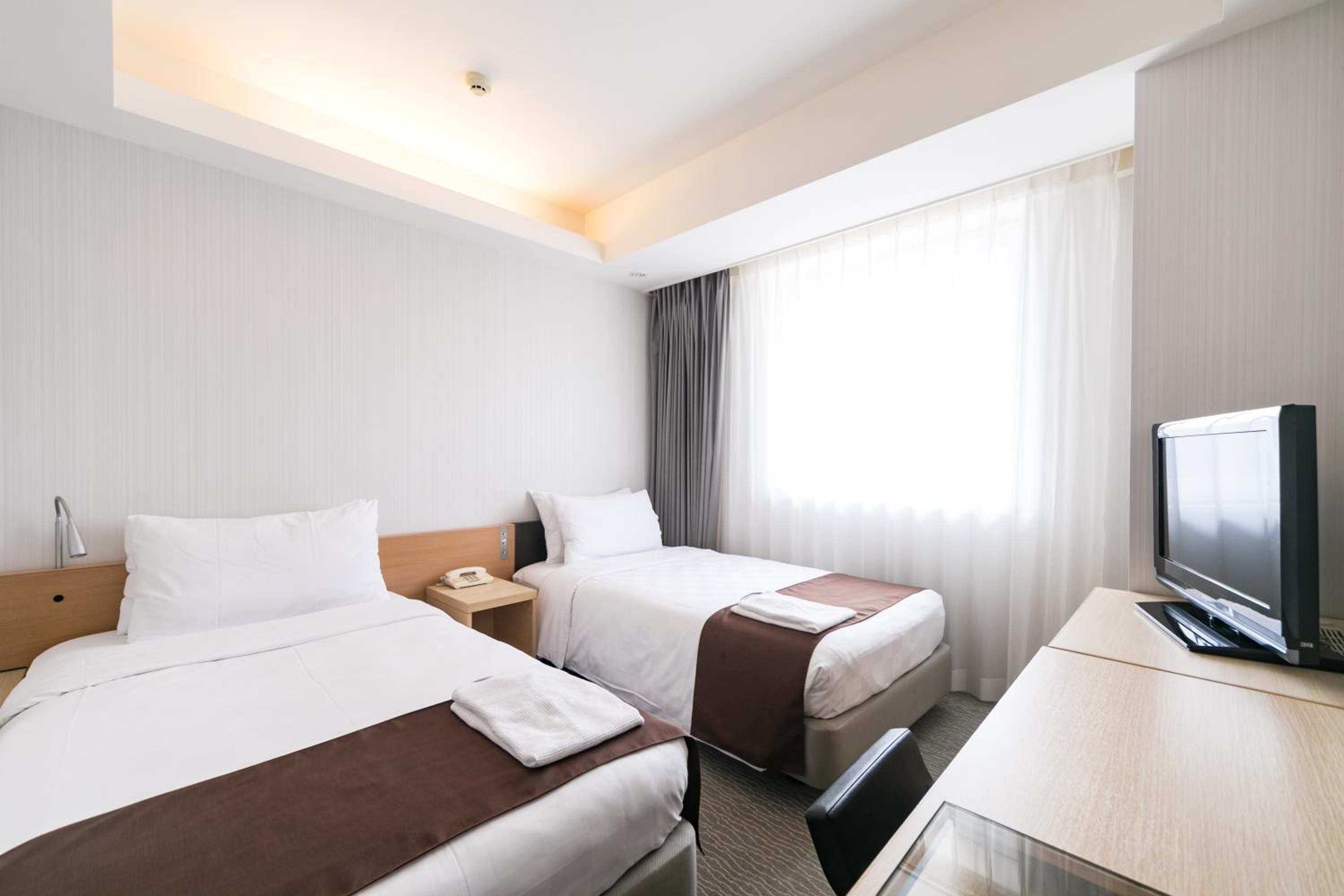 Adjoining, 2 Rooms, Twin Beds