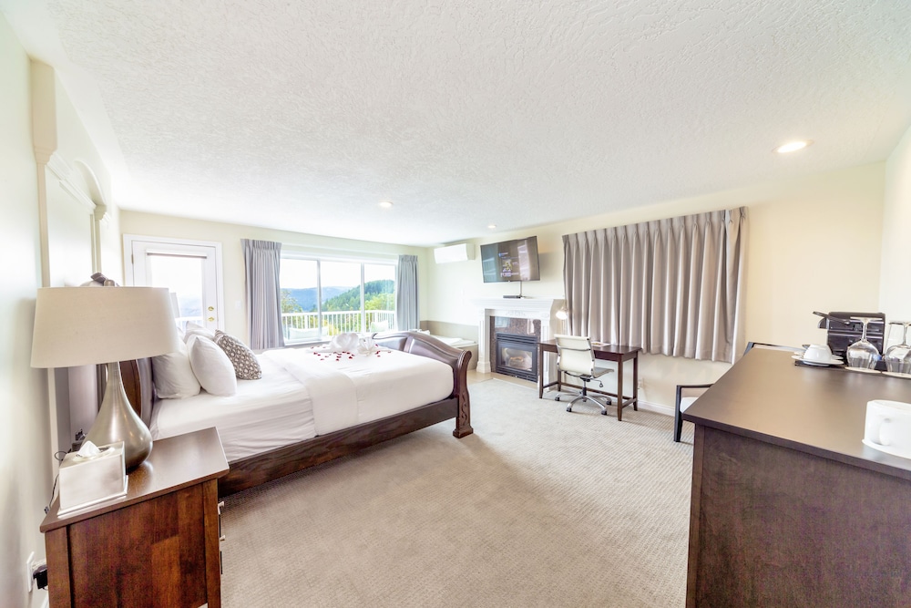 Villa Eyrie Resort 8/44