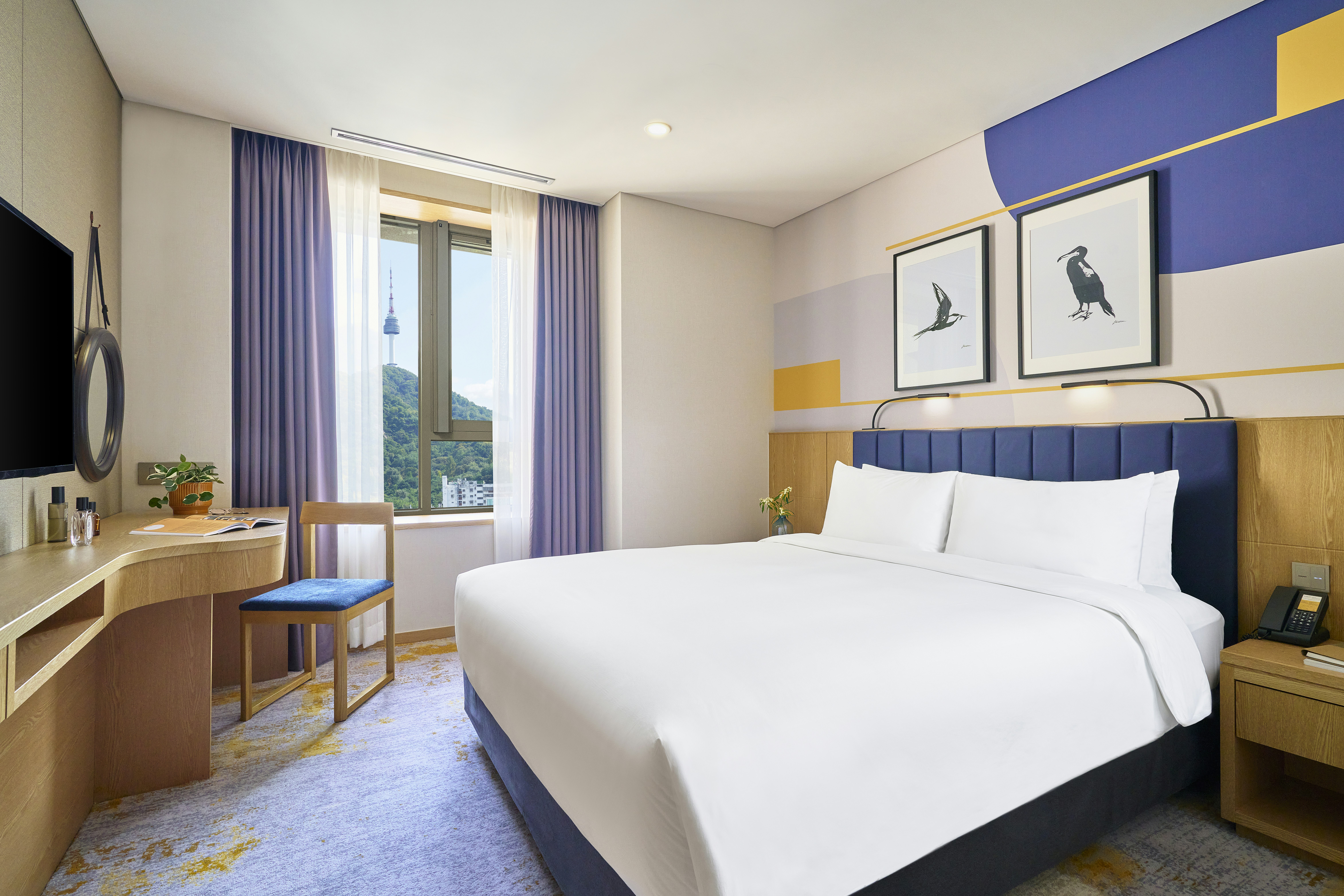 Deluxe, King Bed, Mountain View, Lounge Access