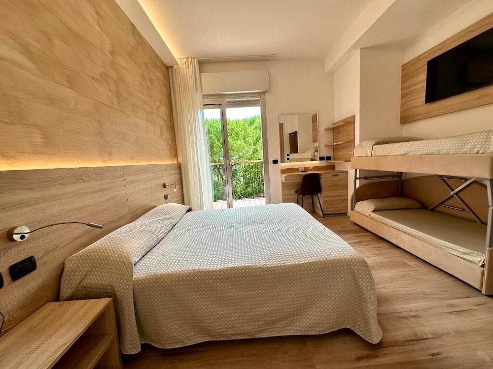 HOTEL BEAU RIVAGE PINETA 18/54