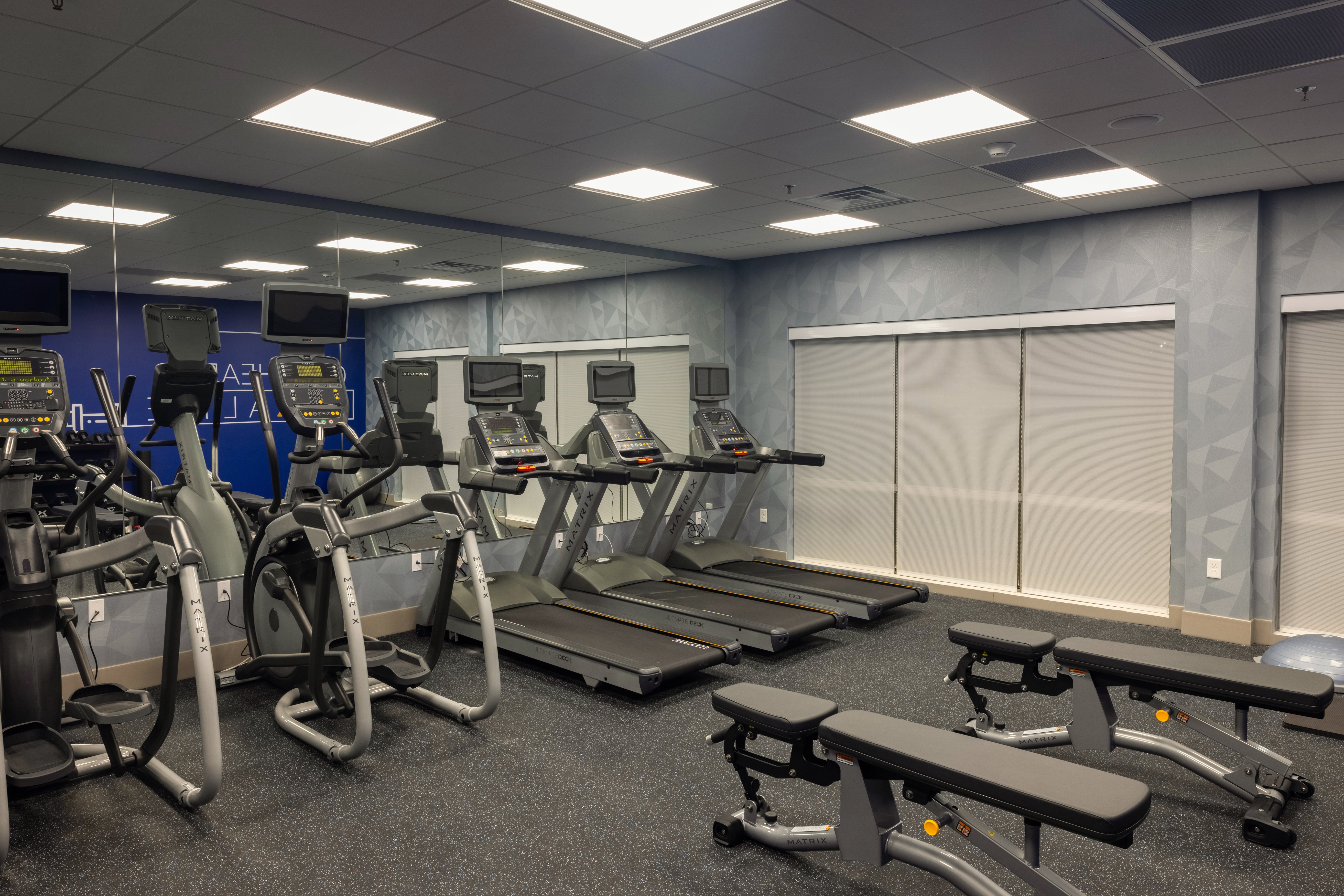 Holiday Inn Express Suites Harrisonburg University Area 38/54