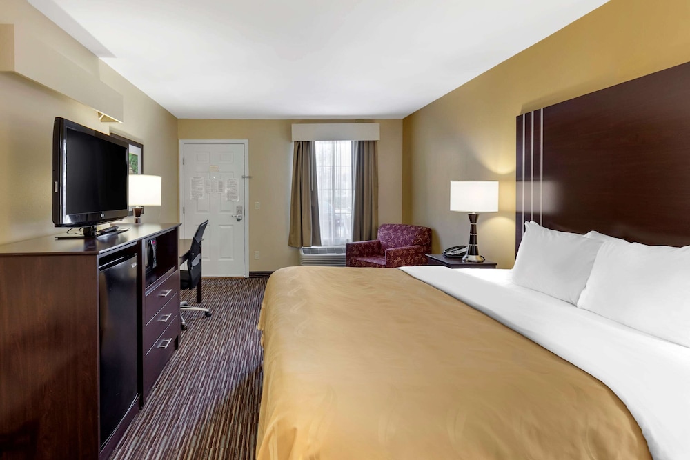Standard, 1 King or 2 Double Beds