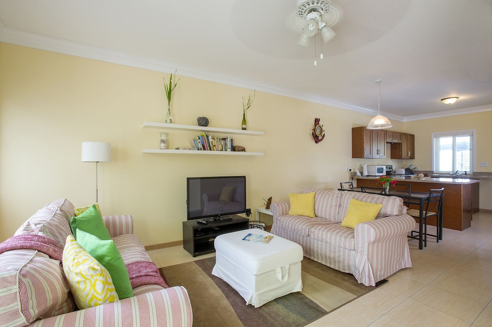 Sir Charles Guest House 12/34