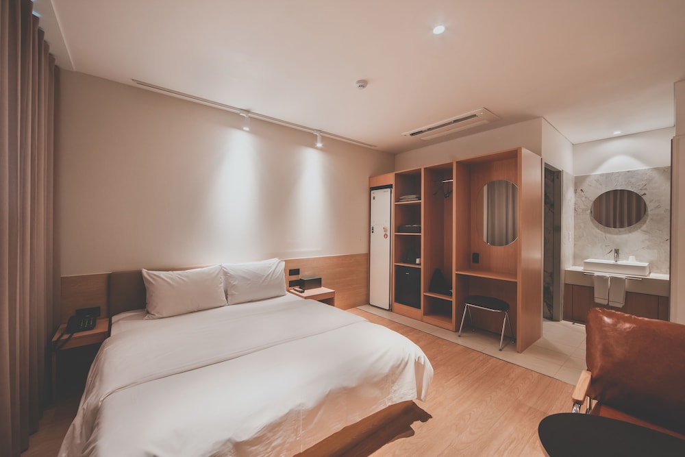 غرفة بريميوم بسرير كوين، Hotel Insomnia 7/10