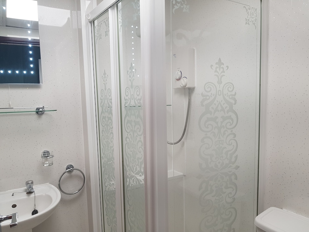 Sheron House Bed &amp; Breakfast 45/50