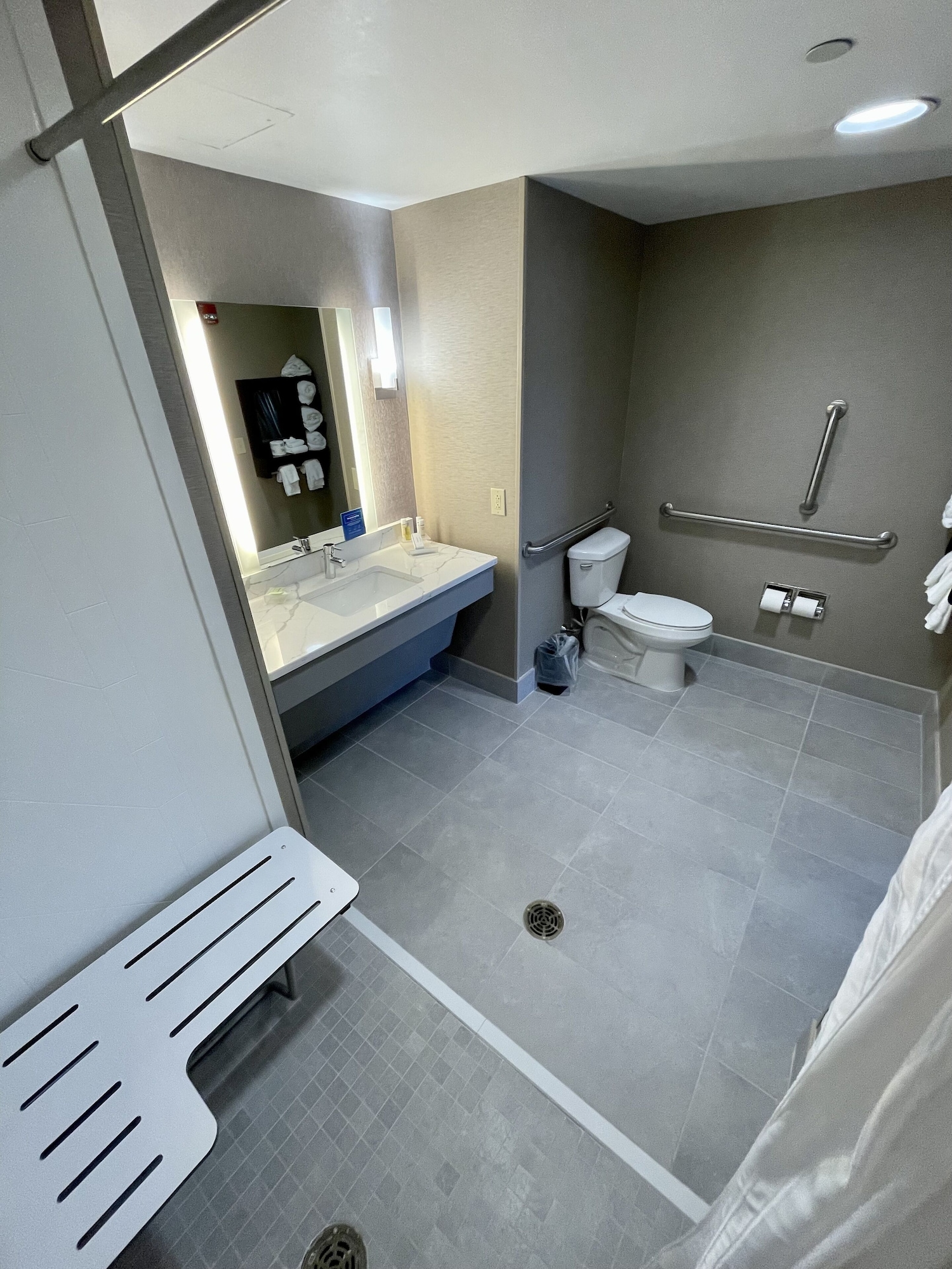 جناح بسريرين كوين لذوي الإعاقة، Homewood Suites by Hilton York 7/7