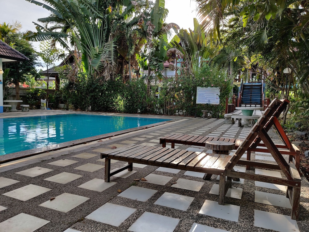 Thongpaeka Hotel 45/50