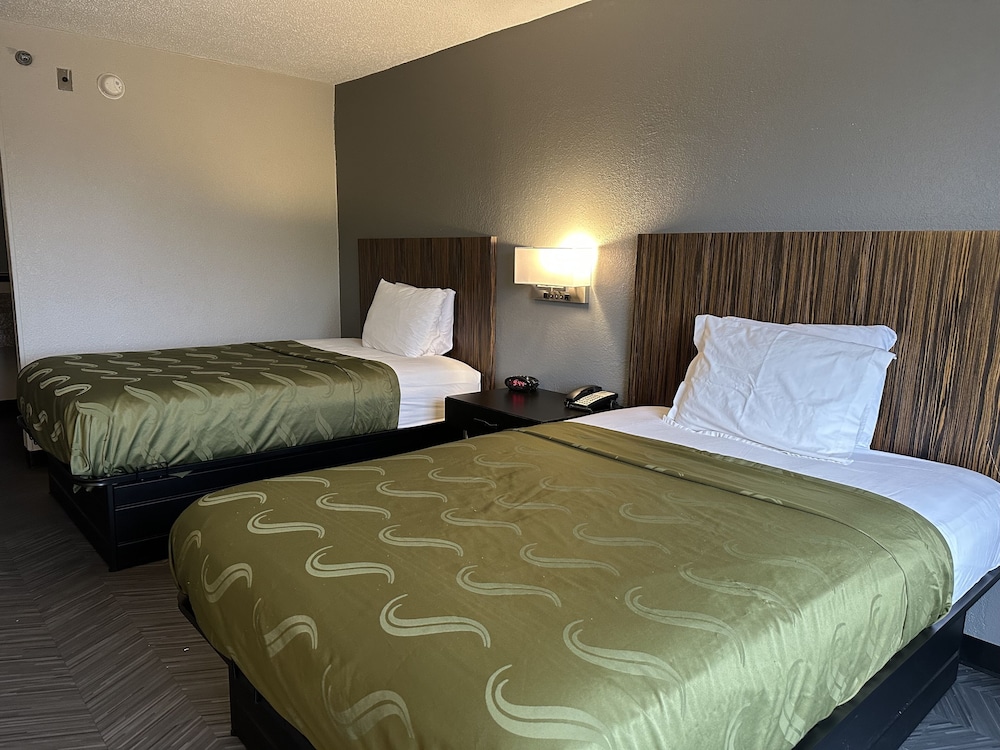 STANDARD, 2 DOUBLE BEDS