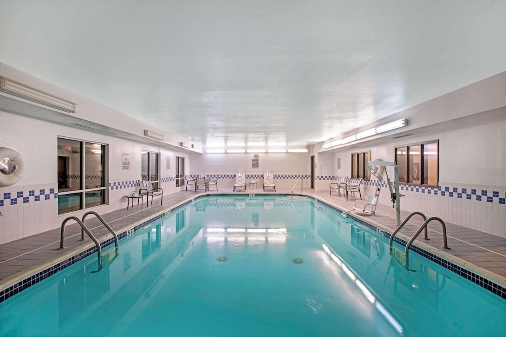 La Quinta Inn & Suites by Wyndham Fayetteville 6/59