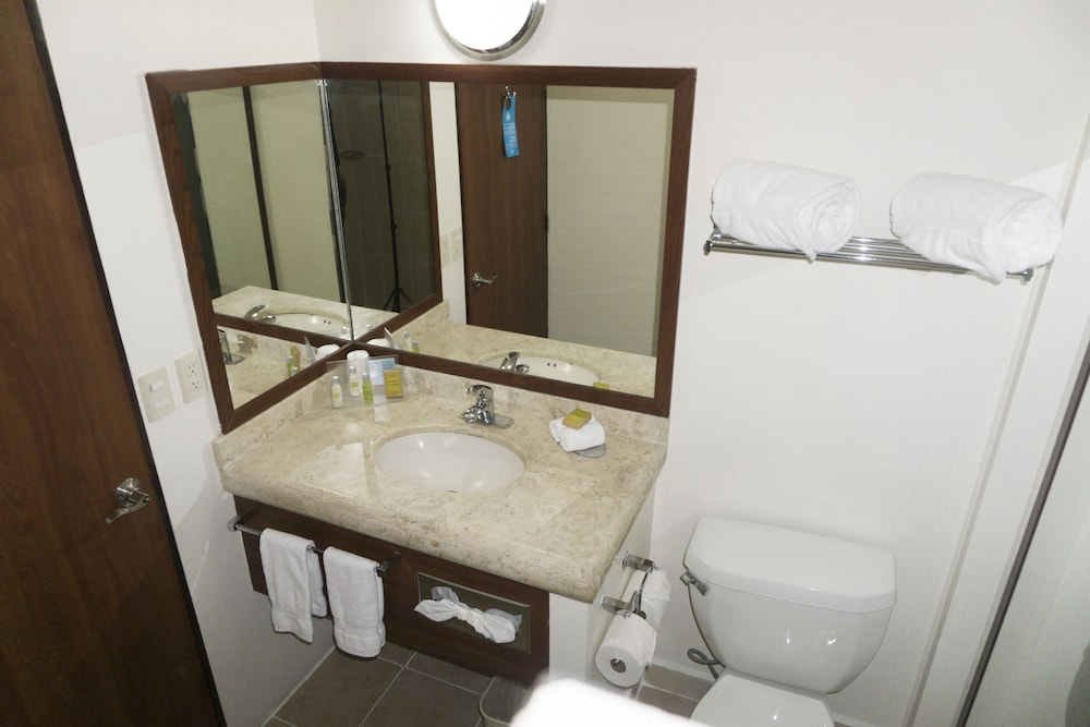 Hampton Inn by Hilton San Juan Del Rio 16/59