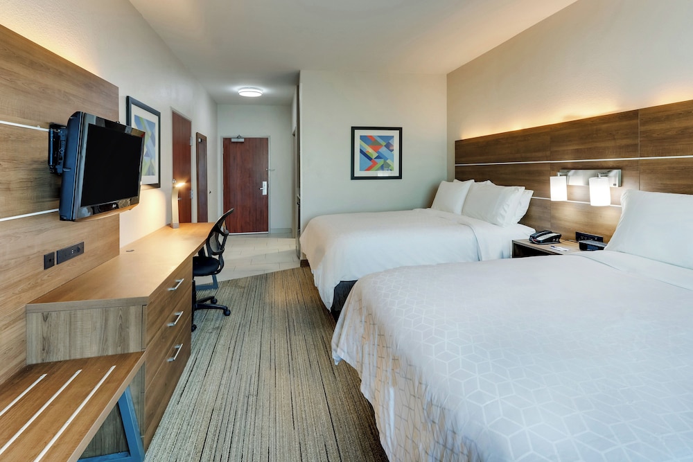 Holiday Inn Express Hotel Suites Waxahachie 29/74