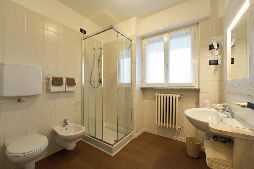 Albergo Moderno 47/50
