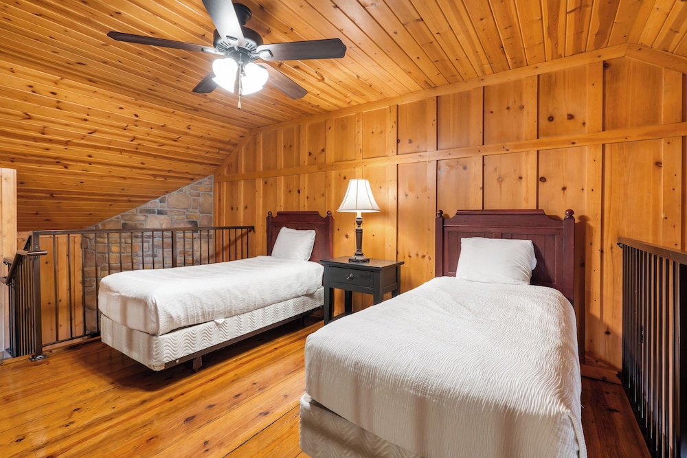 The Cabins At Green Mountain 22/68