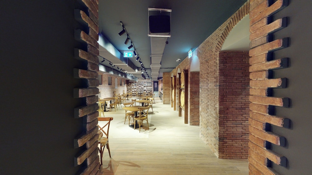 Epigraph Design Hotel 55/61