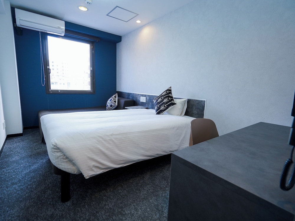 Room, Single, Single Bed, Sofa