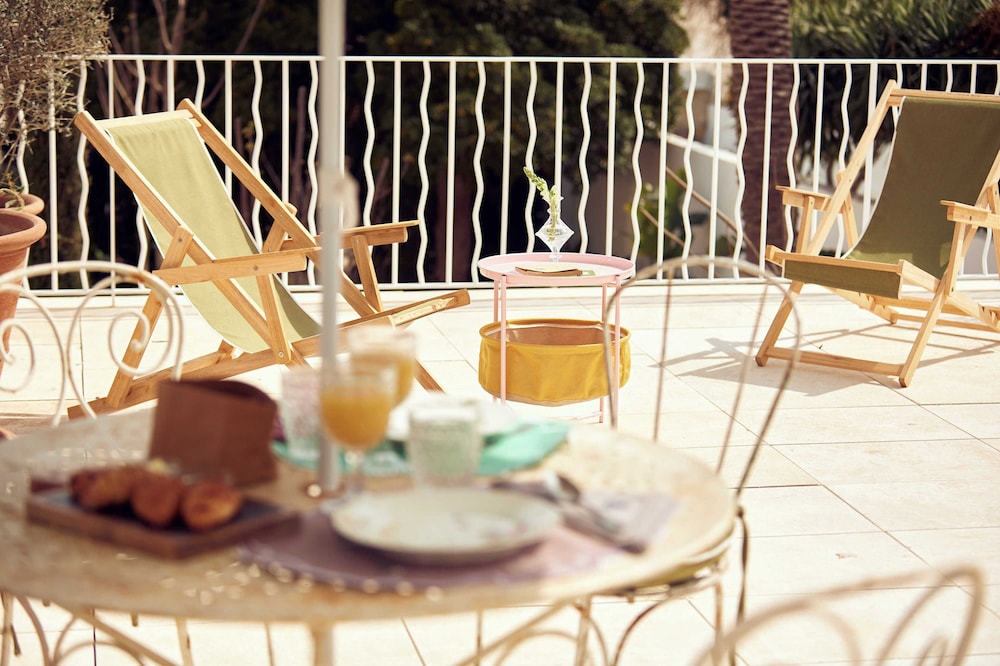 Cristine Bedfor Mahon Boutique Hotel 47/60