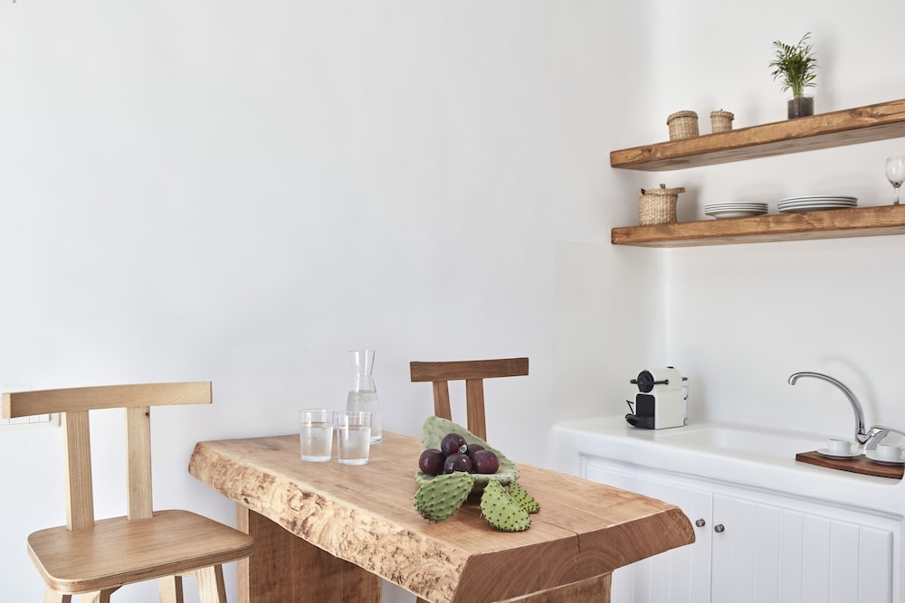 Mykonos Waves Beach House Suites 24/44
