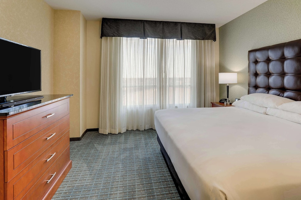 2 Rooms, Suite, King Bed, Sofa, Accessible