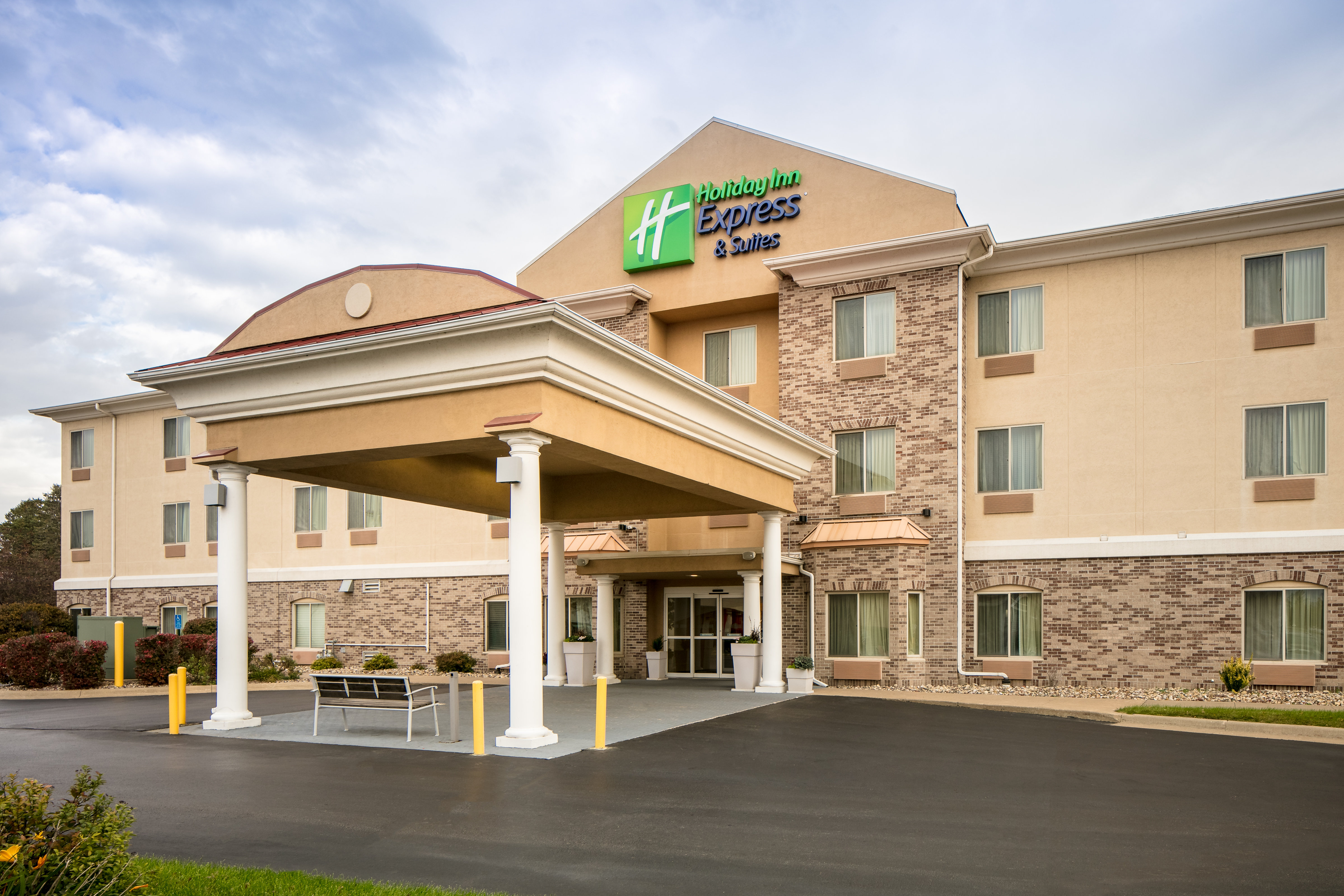 Holiday Inn Express Hotel Suites Clinton 4/50