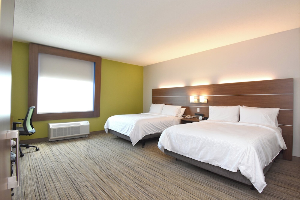 Standard, 2 Queen Beds, Holiday Inn Express Hotel And Suites Southern Pines Pinehurst Area 4/5