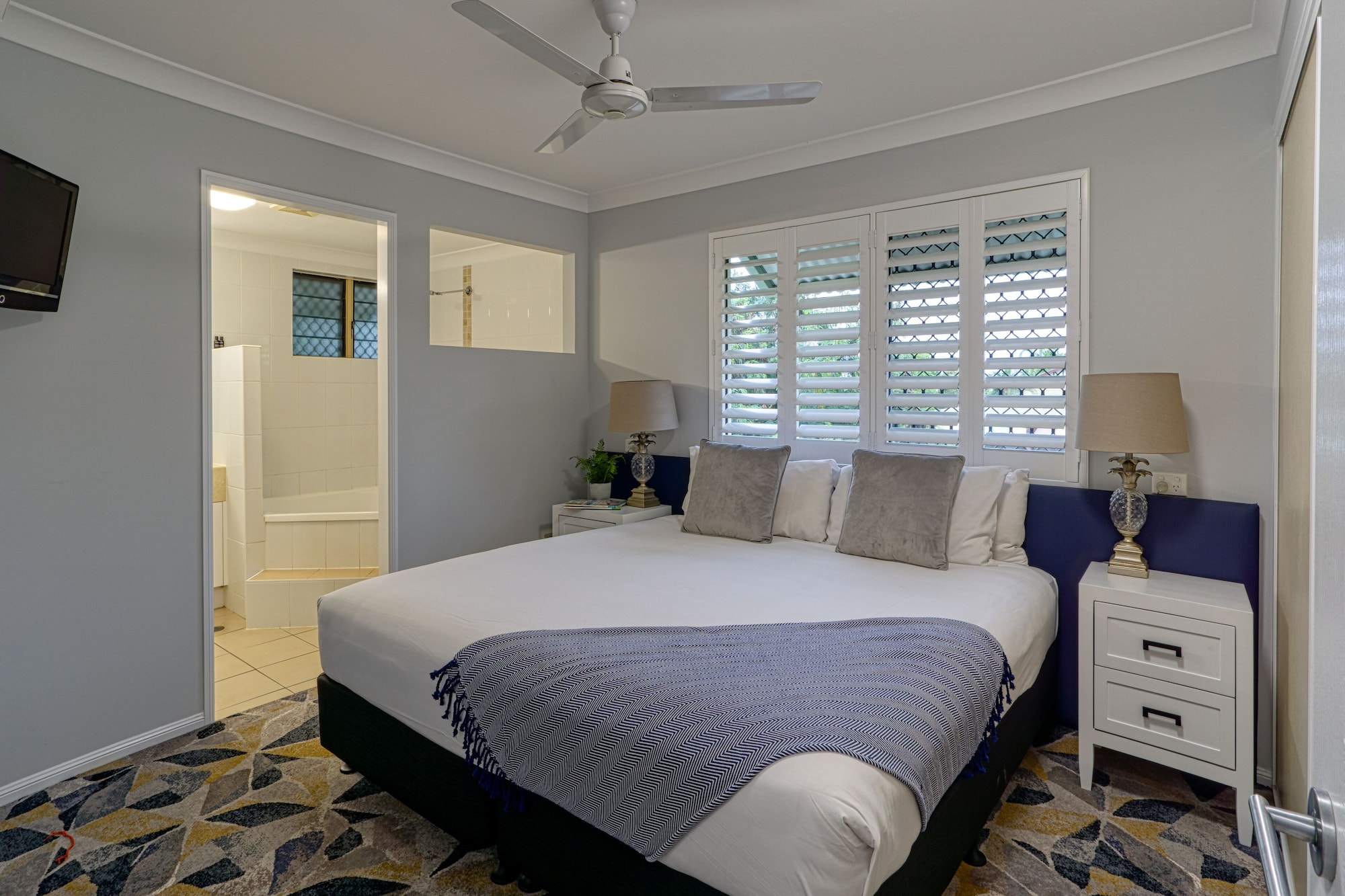 2 BEDROOMS, APARTMENT, 2 QUEEN BEDS