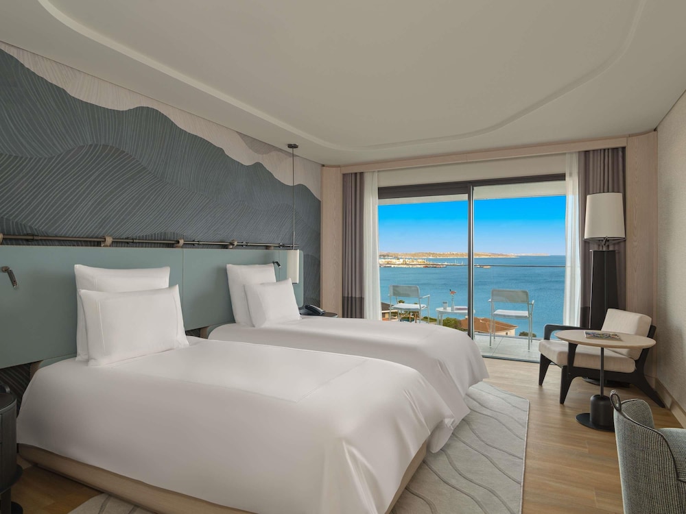 Swiss, Twin Beds, Sea View