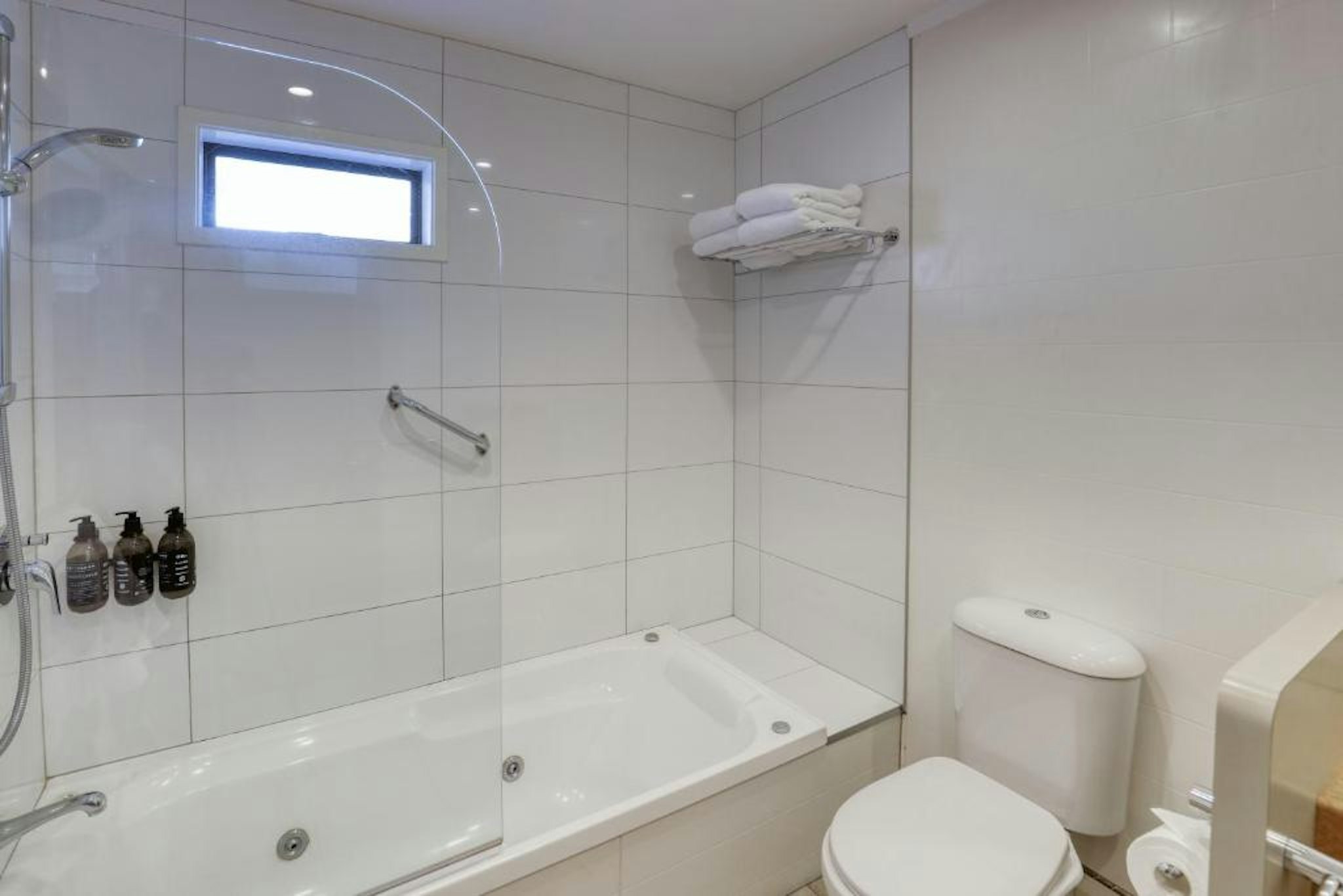 Garden Court Suites And Apartments 72/75