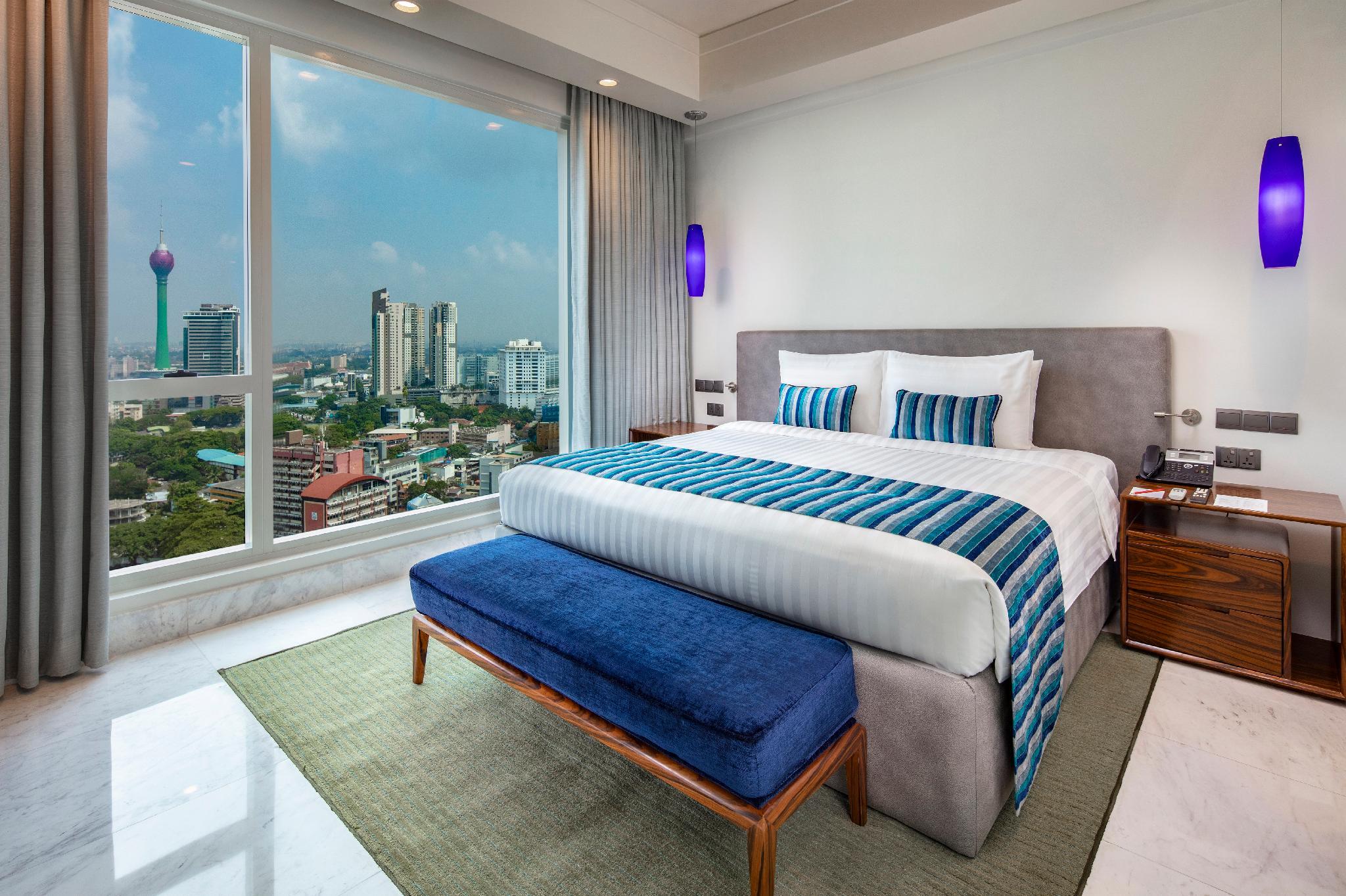Suite, King Bed, Lake View