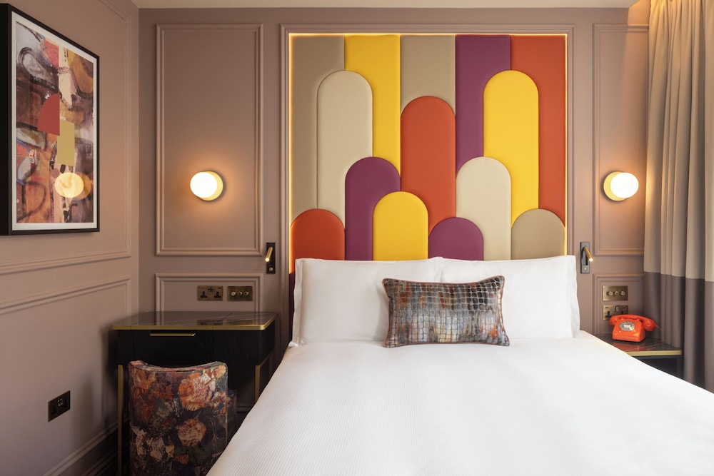 Signature, King Bed