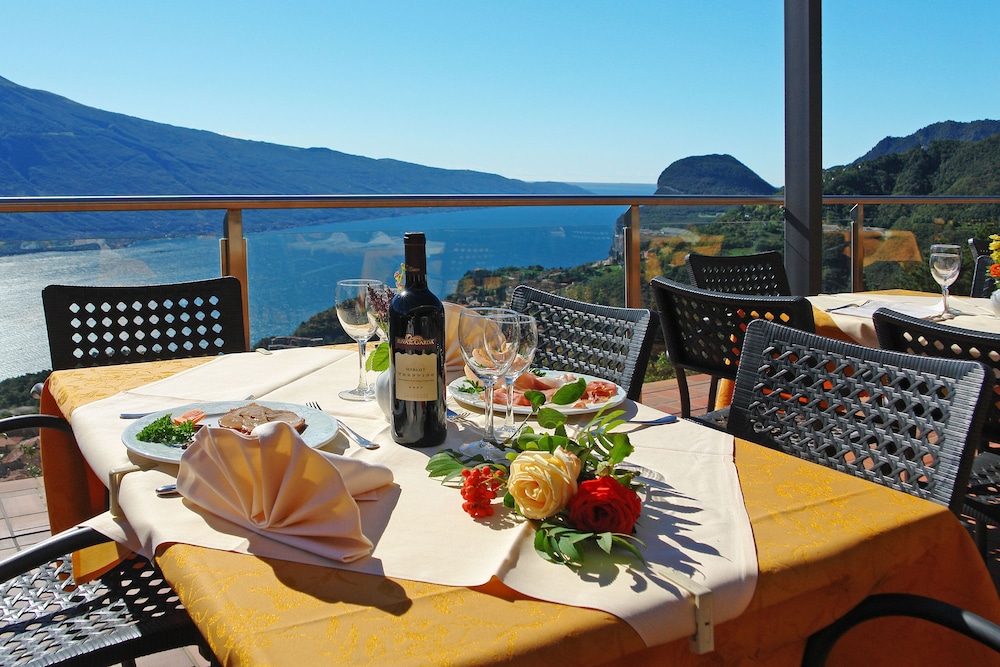 Hotel Pineta Campi 90/90