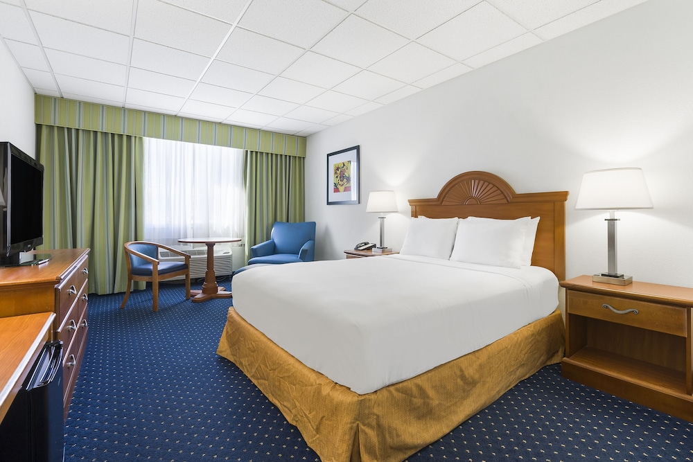 STANDARD, QUEEN BED, ACCESSIBLE