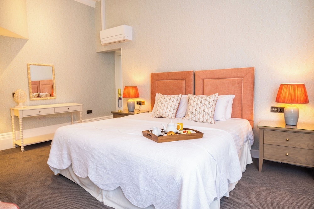 SUITE, KING BED, GARDEN VIEW, BALCONY