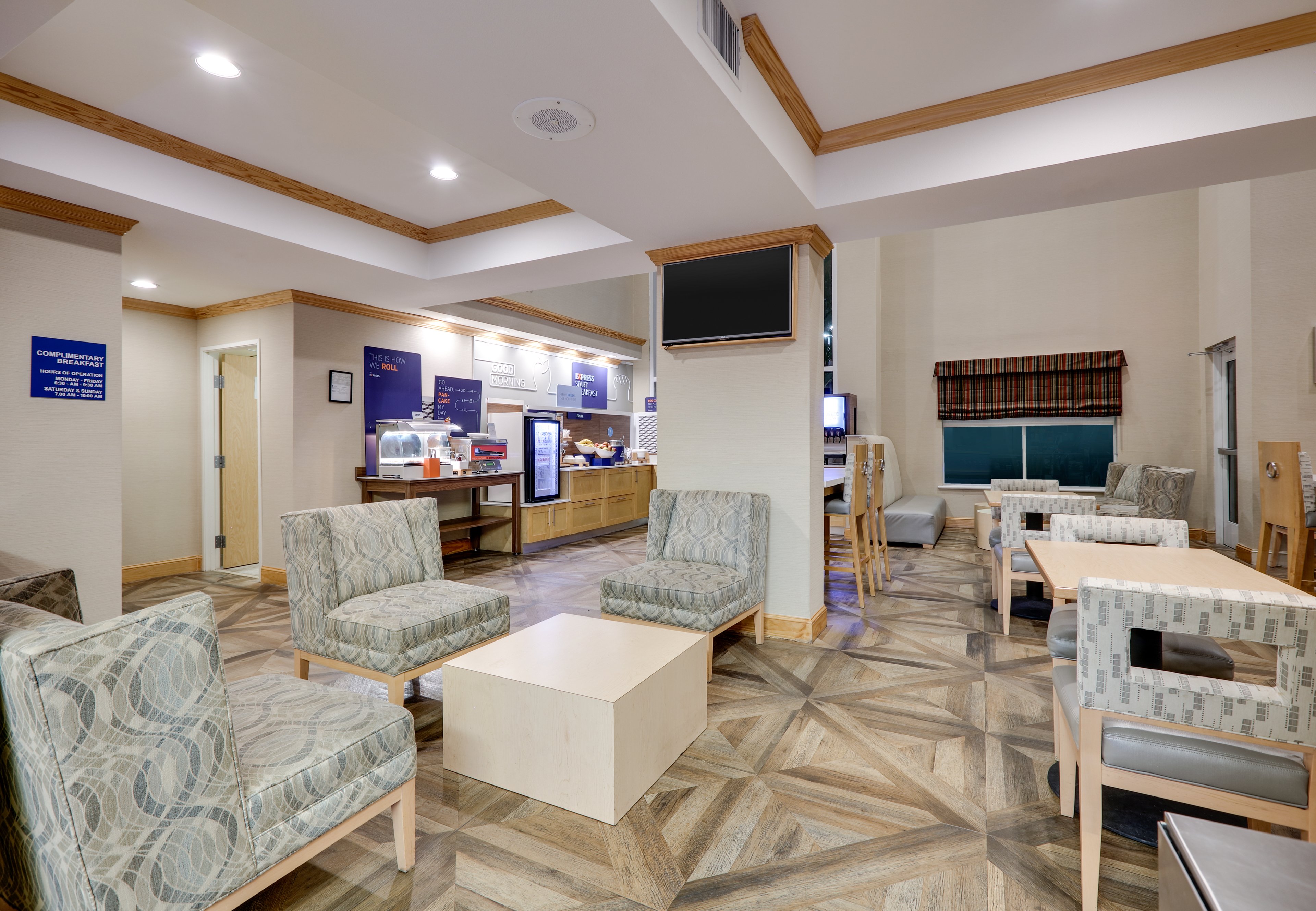 Holiday Inn Express Suites San Antonio Brooks City Base 16/28