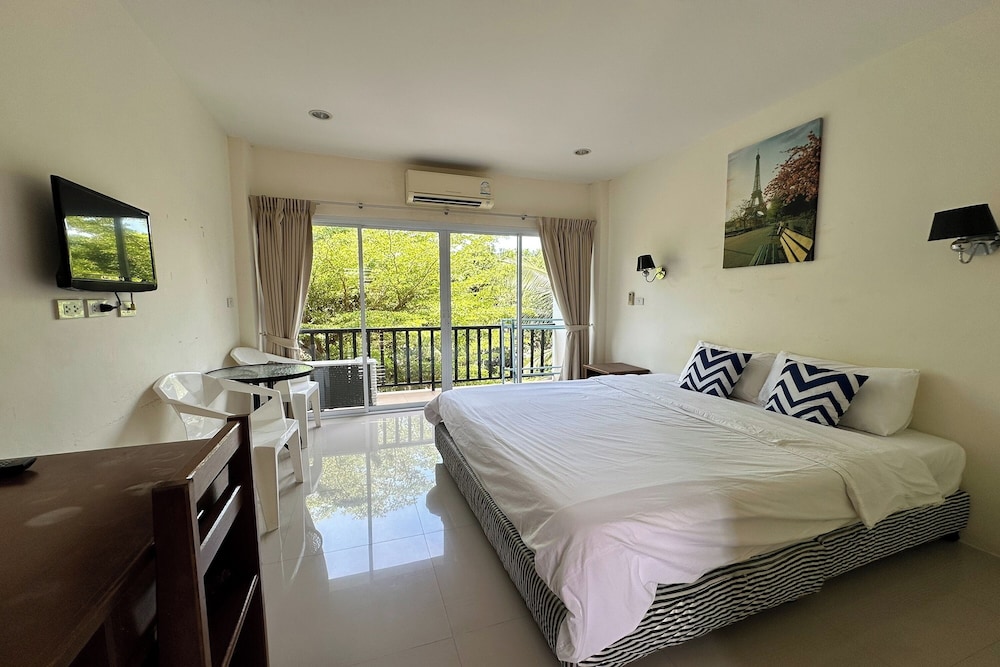 ROOM, DOUBLE BED