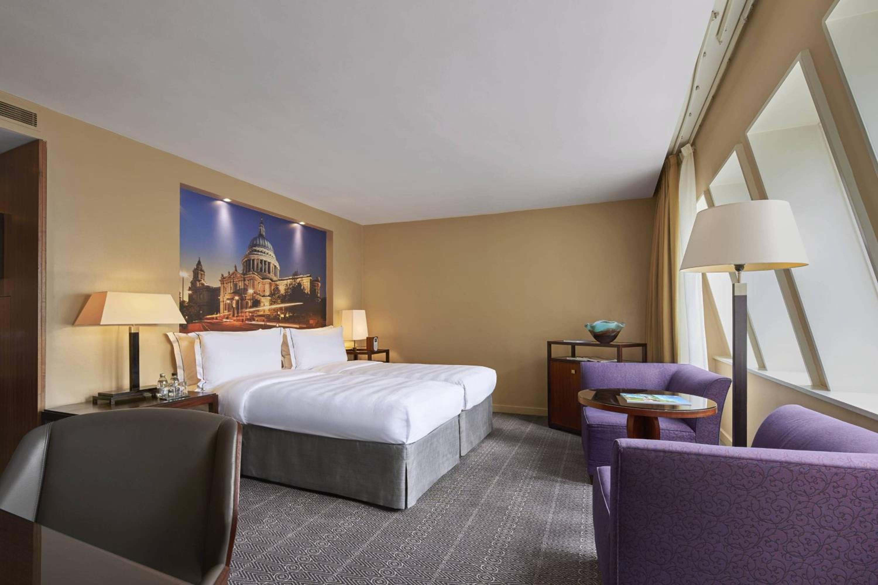 Guest Room, Executive, Twin Beds
