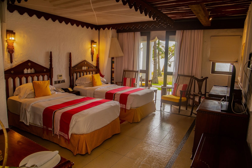 DELUXE, TWIN BEDS, GARDEN VIEW