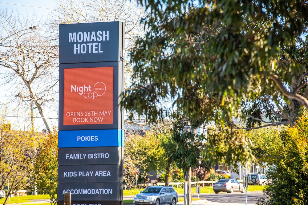 Nightcap at Monash Hotel 1/38
