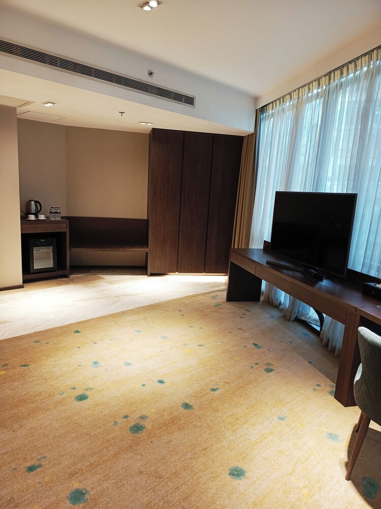 The Residence by Gulshan Club Limited 55/63