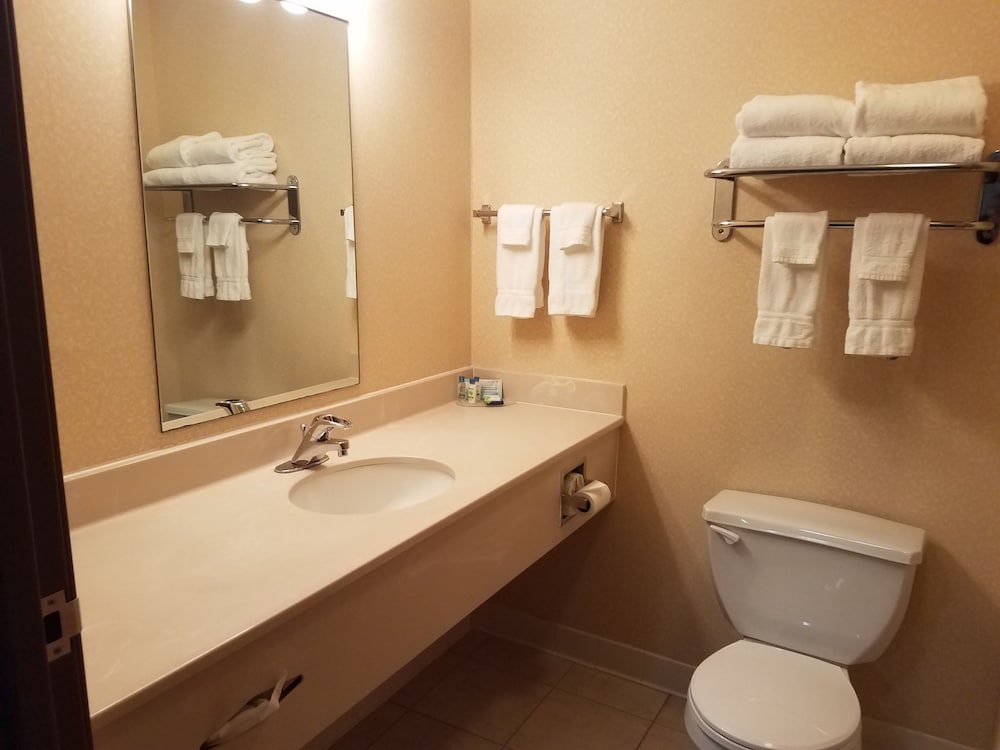 Oak Hill Inn and Suites 59/62